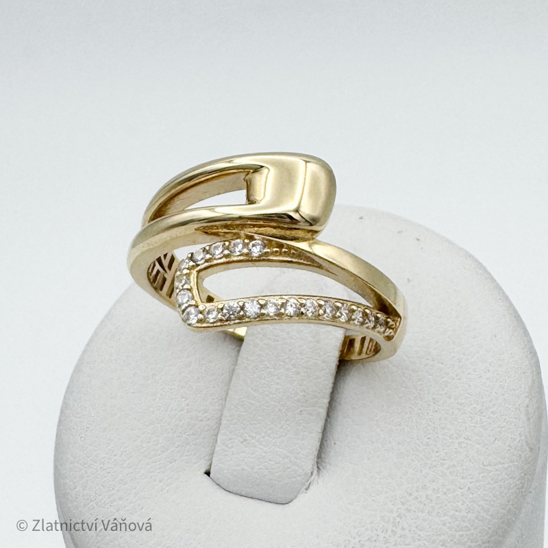 Žluté zlato prsten se zirkony